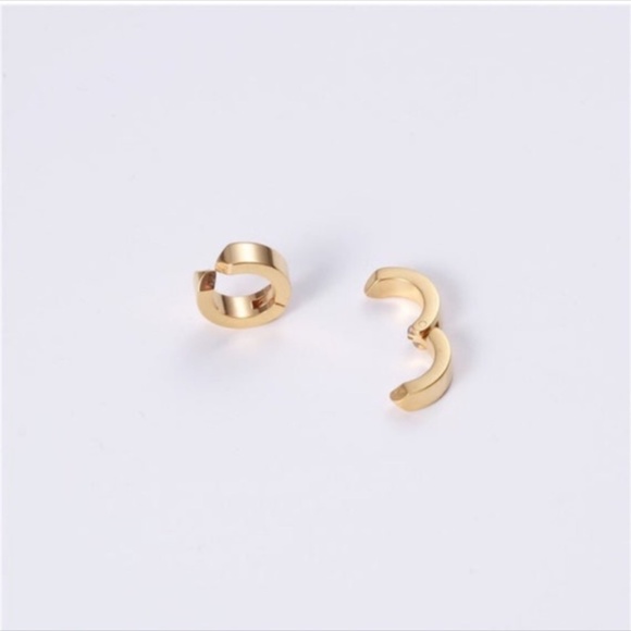 2-Piece Minimalist Gold Ear Cuff - Picture 6 of 7
